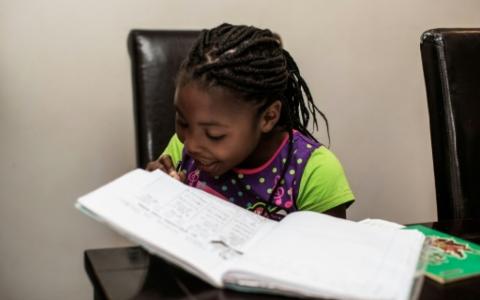 Michelle, l'auteure sud-africaine de 7 ans qui fait rêver les enfants
