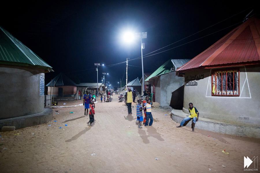 En 2 ans Akon a fait plus pour l’Afrique, que toutes les ONG occidentales présente depuis 30 ans.