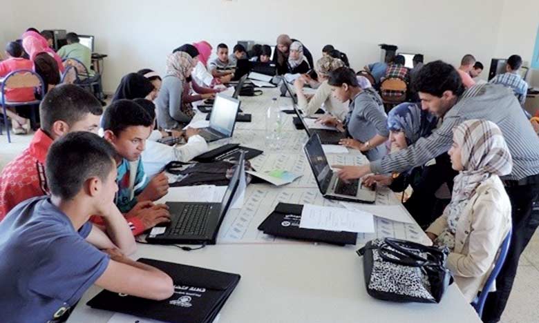 Une caravane pour sensibiliser à l’outil informatique