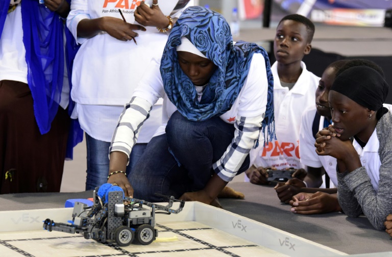 Concours de robotique: les jeunes filles d'Afrique de l'Ouest à l'avant-garde