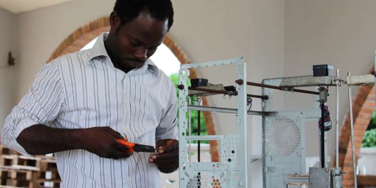Tout s’invente dans le « fab lab » de Lomé, même la ville de demain