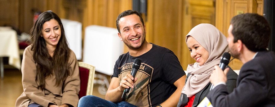 Des jeunes marocains parmi les participants à Paris au Safirlab, un incubateur de projets d'innovation sociale