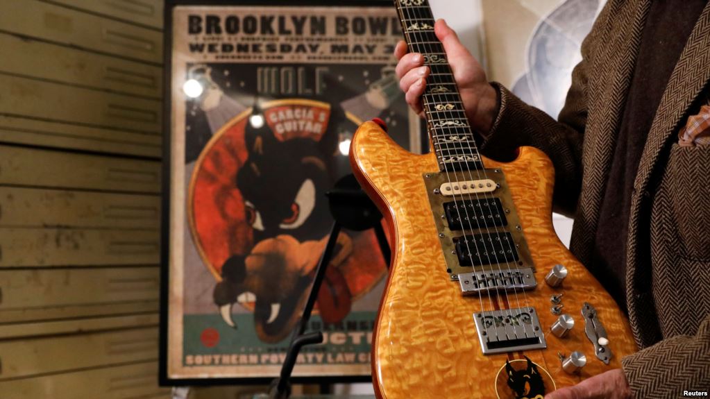 Socklo, luthier à Kinshasa: une vie pour la musique congolaise