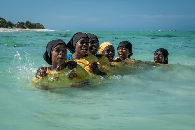 A Zanzibar, les femmes nagent enfin