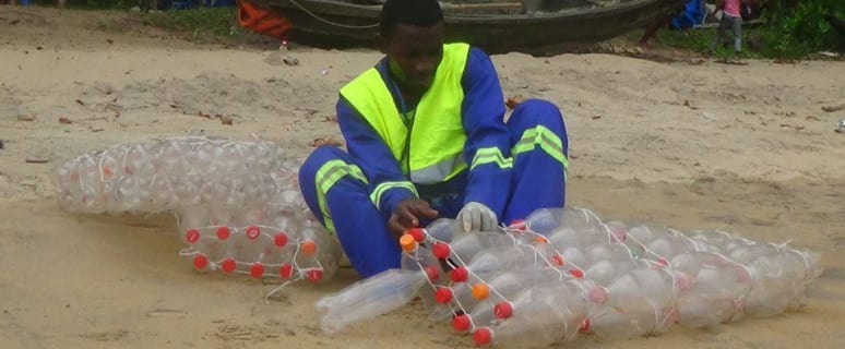 ISMAEL ESSOME, l’entrepreneur qui redonne une seconde vie aux bouteilles plastiques