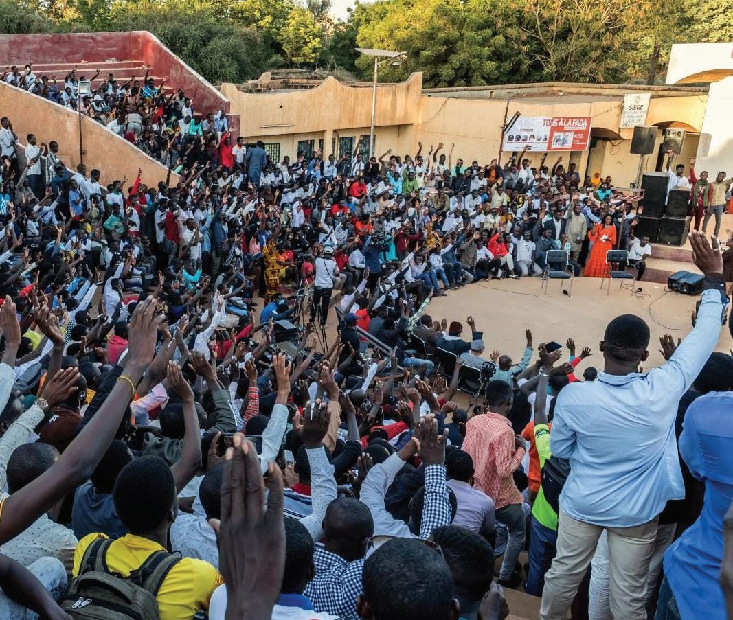 Les jeunes redéfinissent les espaces publics africains : vers une nouvelle citoyenneté urbaine