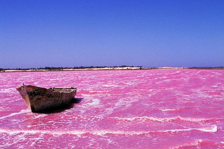 Le Lac Rose : un joyau naturel du Sénégal aux reflets magiques