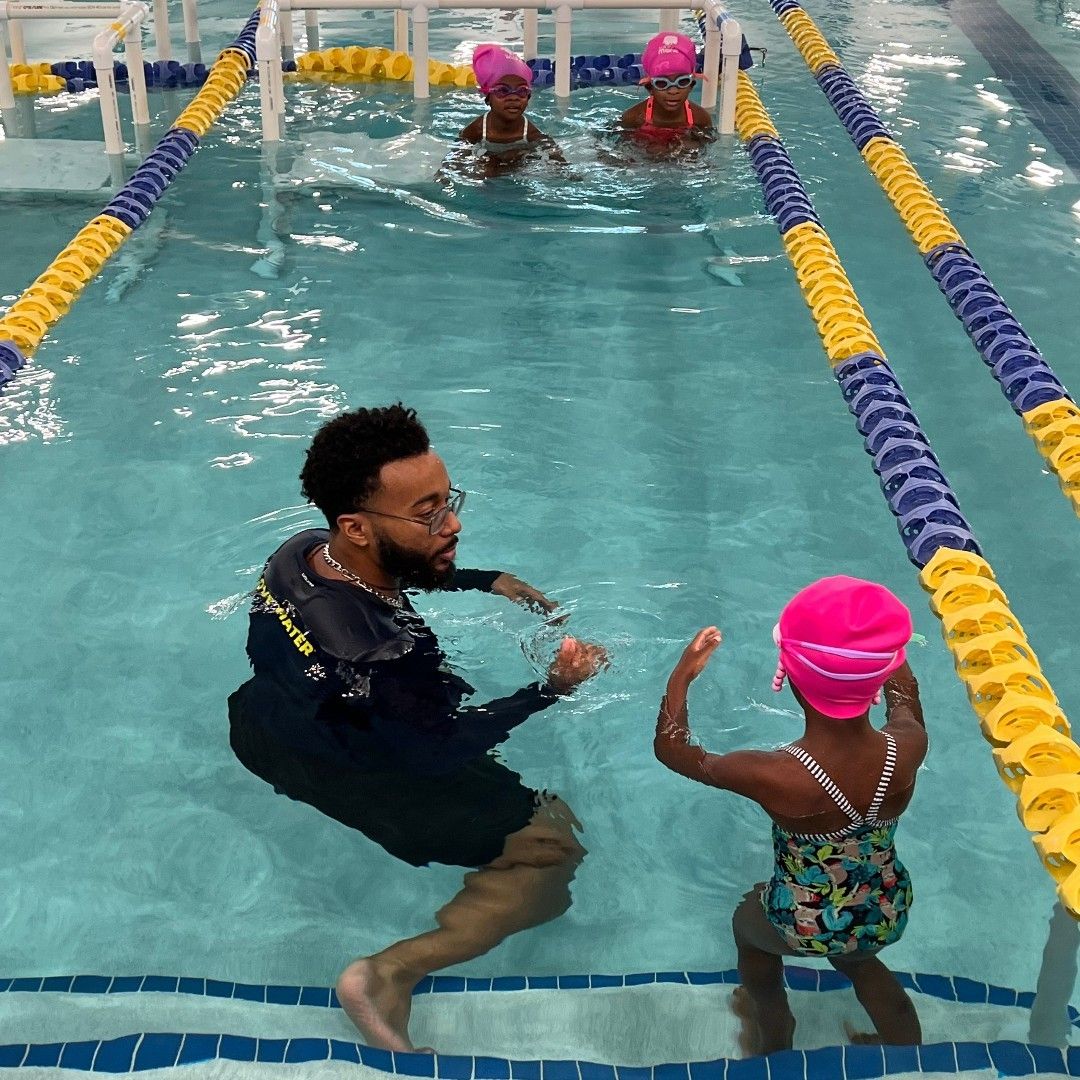 Instructeurs de natation bénévoles en Afrique : enseigner dans l'eau pour sauver des vies